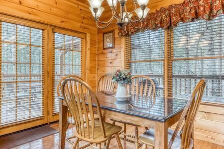 The Great Escape - Min From Parkway With Hot Tub Gatlinburg Exterior foto