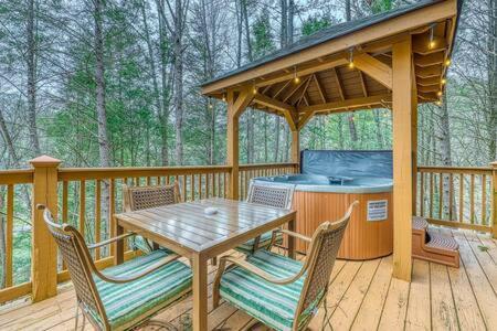 The Great Escape - Min From Parkway With Hot Tub Gatlinburg Exterior foto