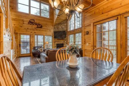 The Great Escape - Min From Parkway With Hot Tub Gatlinburg Exterior foto