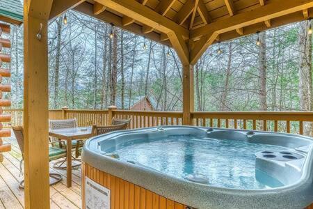 The Great Escape - Min From Parkway With Hot Tub Gatlinburg Exterior foto
